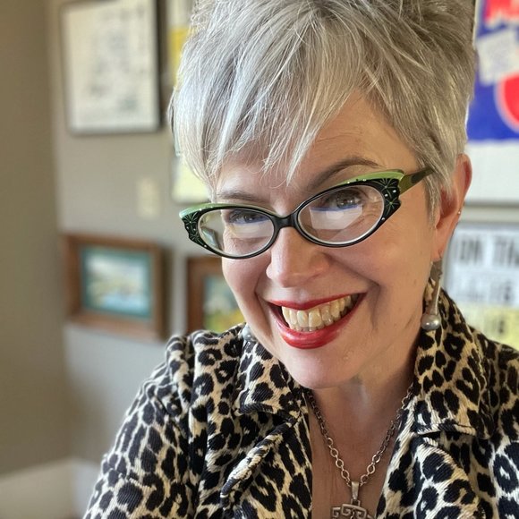 Meet your Posher, Lynn - Picture 1 of 1